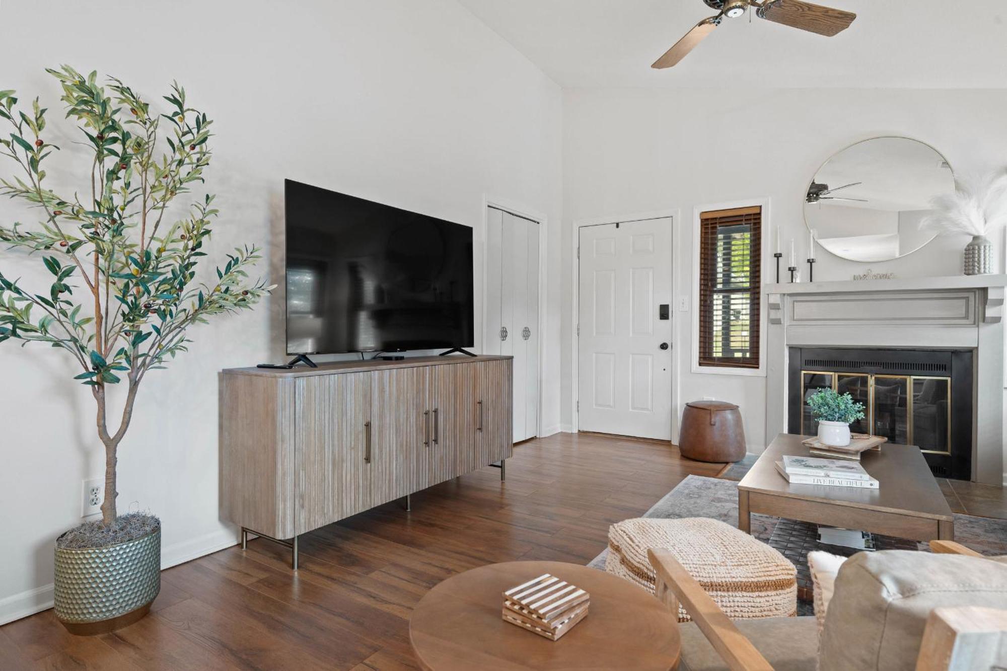 1 5 Miles To Mizzou ~ Spacious & Updated Home~ โคลัมเบีย ภายนอก รูปภาพ